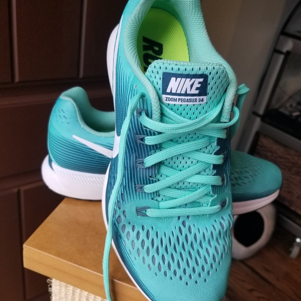 Nike Women's Air Zoom Pegasus 34 Running Shoes